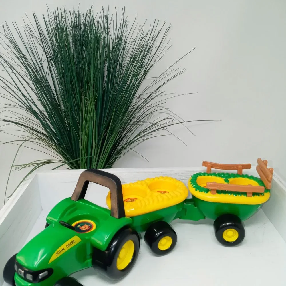 John Deere Toy Tractor & Trailer